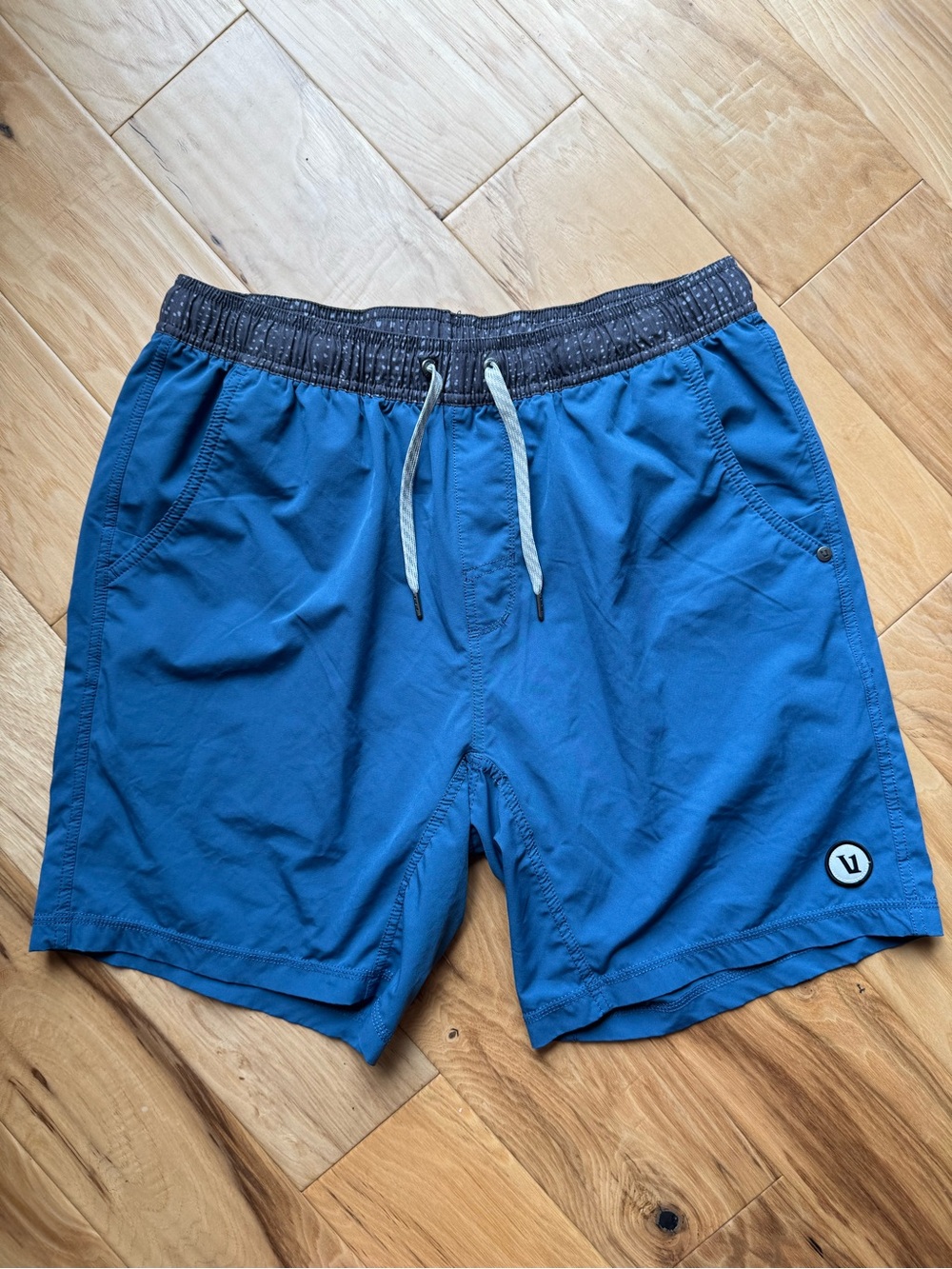 Vuori Kore Shorts 7” with liner blue athletic gym size large